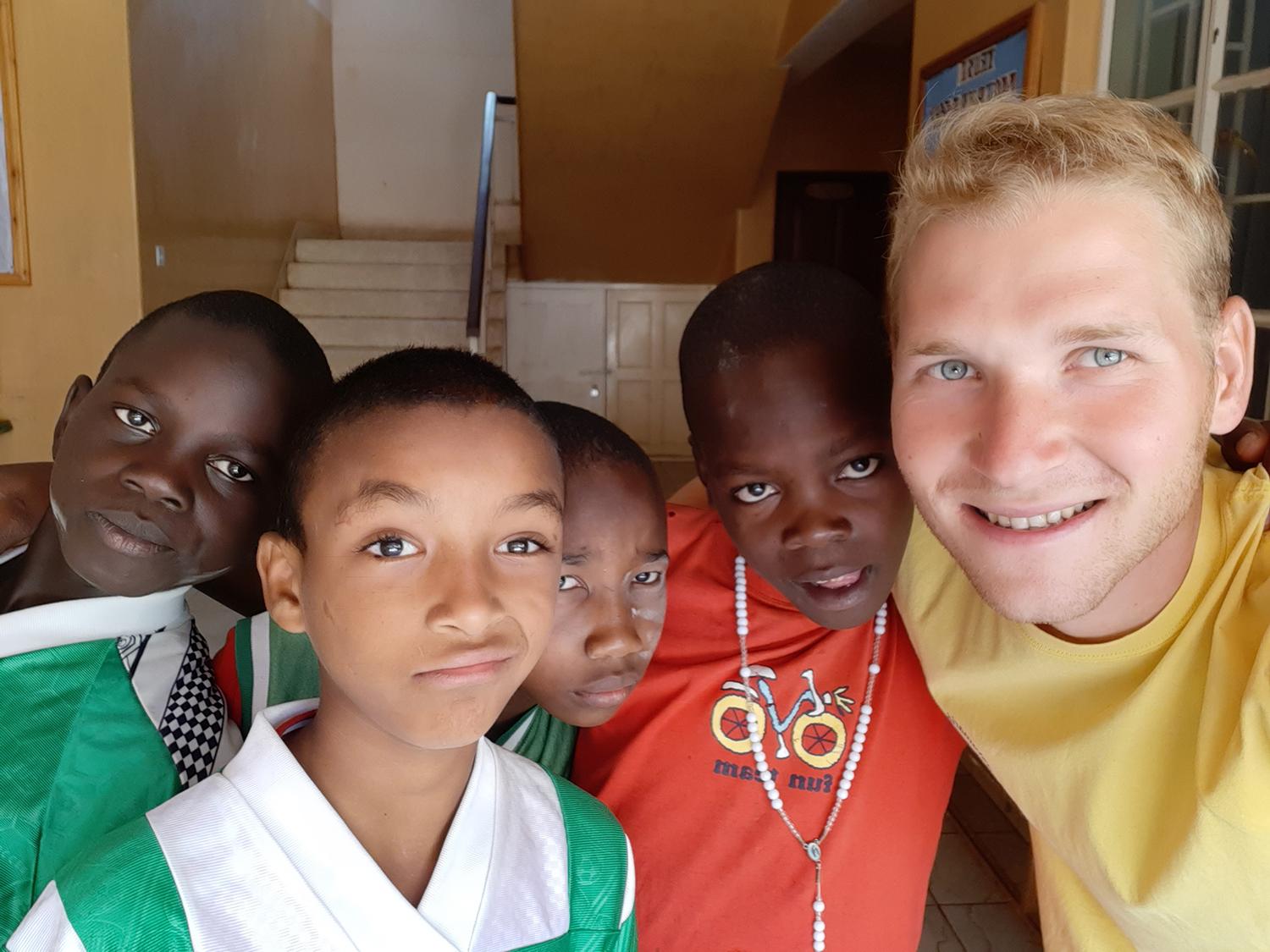 Misijný dobrovoľník Kristián Fečik: Keď deti spievali mariánske piesne, pripadal som si ako v nebi