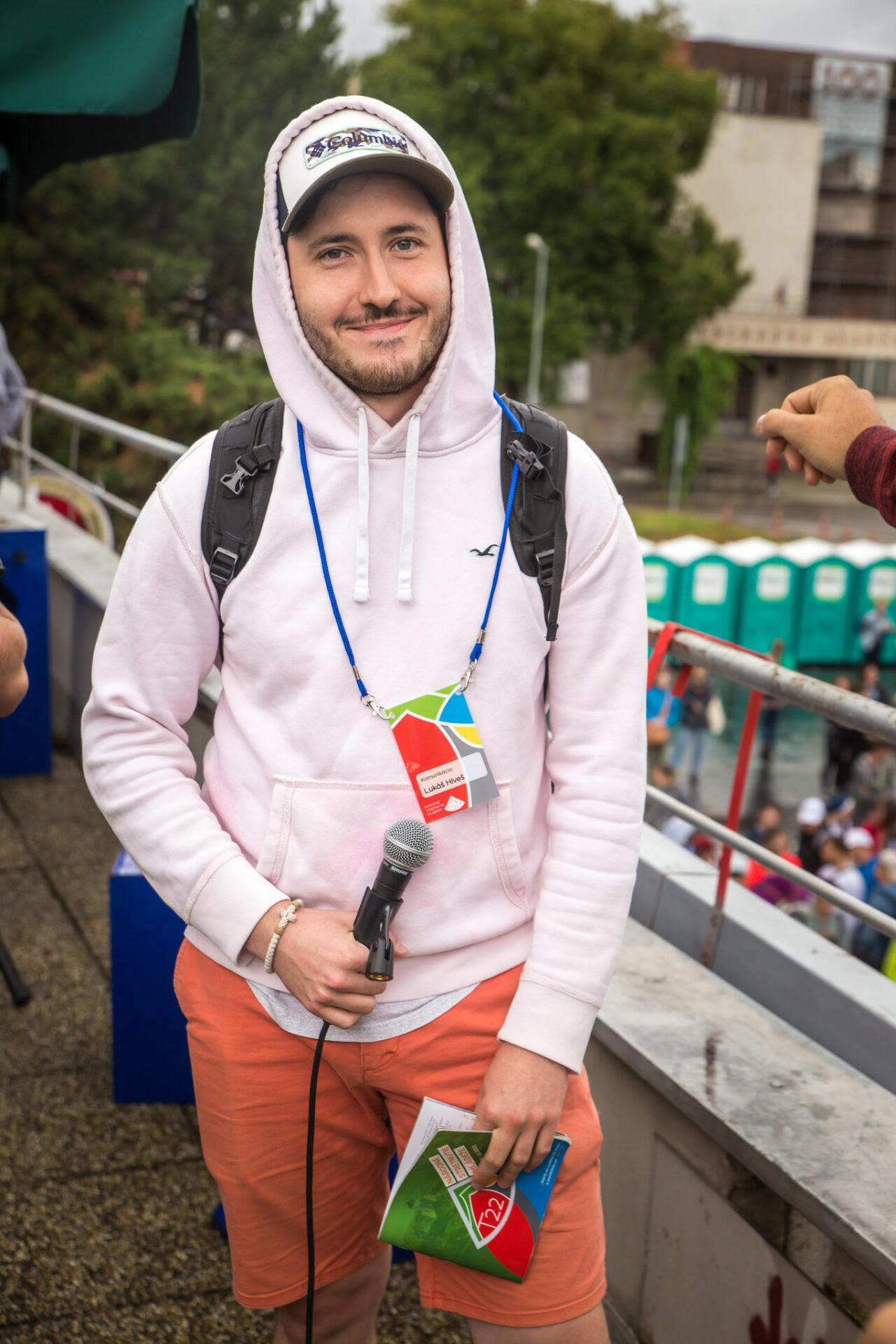 Anketa: Majú aj mladí ľudia vzťah k Panne Márii?