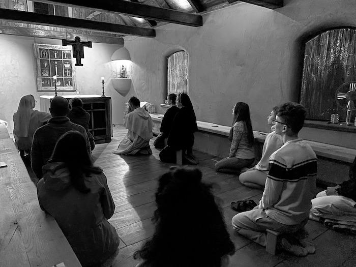 Dominikánka Karola Dravecká: Je toľko spôsobov, koľko je prijímajúcich, aby Ježiš v Eucharistii nezostal „väzňom“ v svätostánku