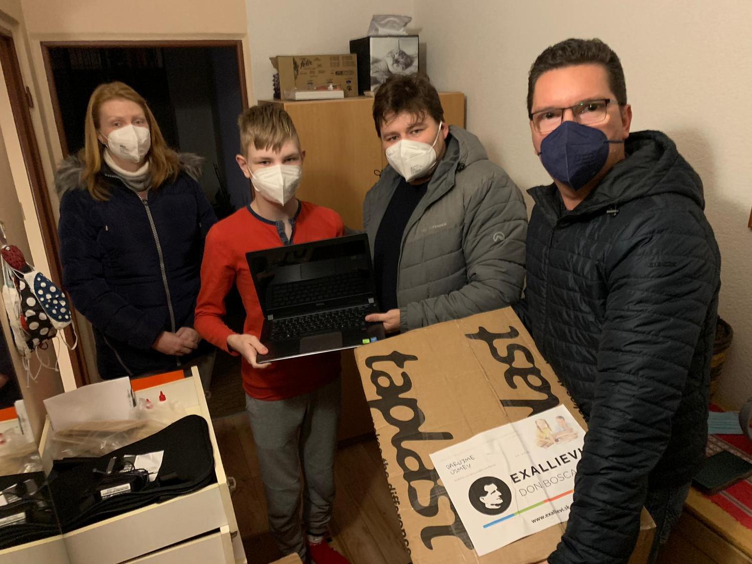 Keď predvianočný zhon nedáva zmysel a vnímame pravé posolstvo Vianoc – zbierka Darujme úsmev pomôže núdznym rodinám i študentom s konkrétnymi potrebami