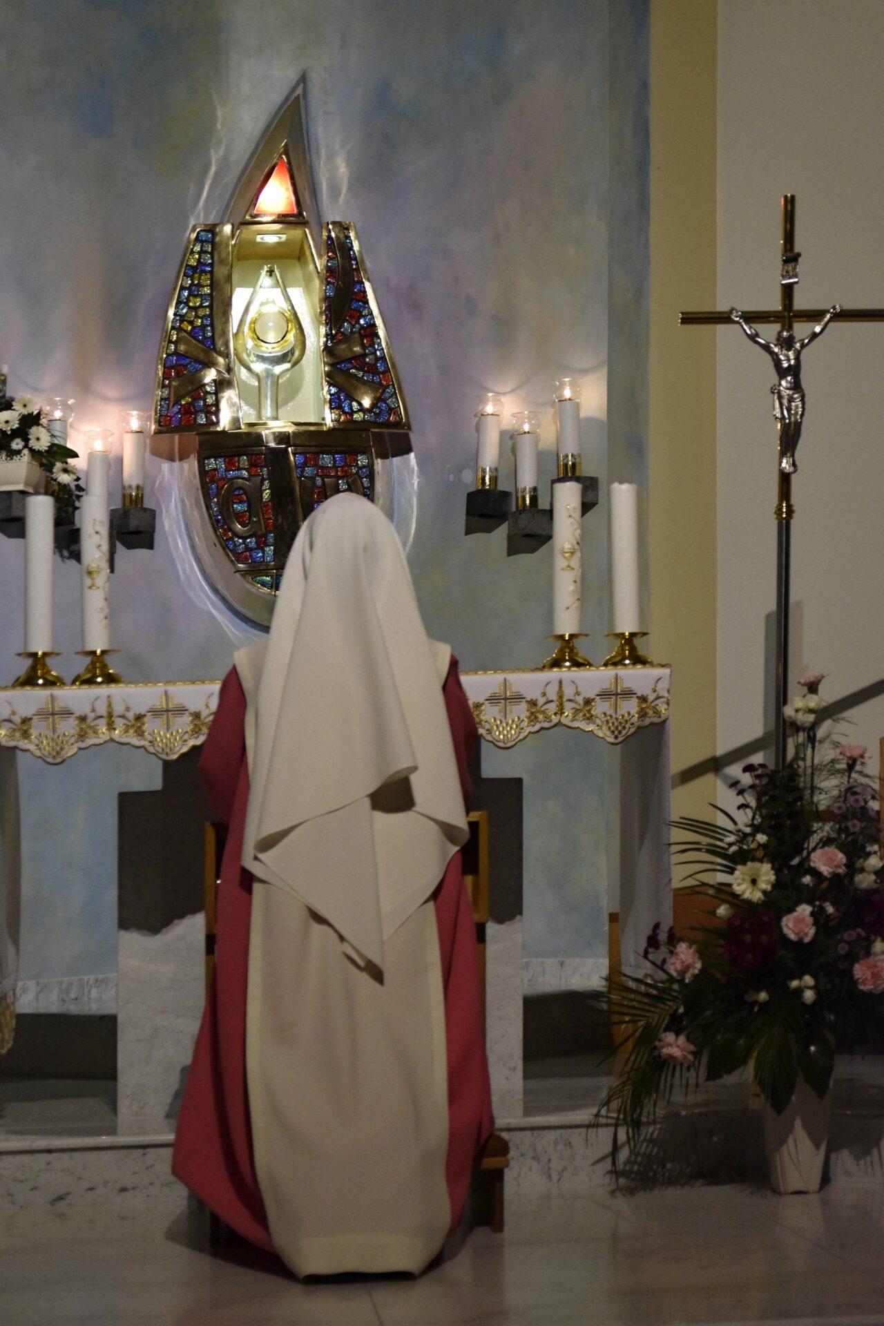 Ružová sestra Stella Mária Dolníková: Pred Eucharistiou netreba veľa rozprávať, ale veľa milovať